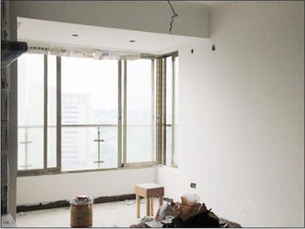 旧房翻新喷漆好还是贴墙纸哪个划算?