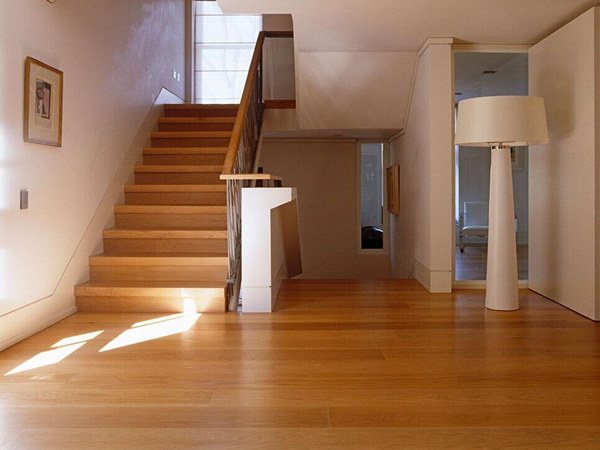 旧房翻新时是用木地板好还是瓷砖好？