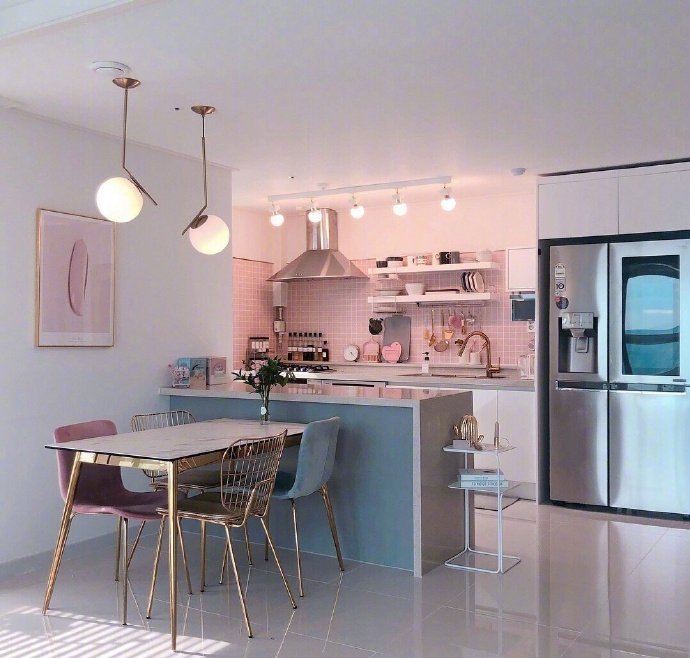 粉色系开放式厨房装修设计效果图